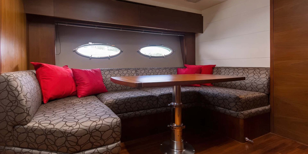 Аренда яхты Princess V39 на Пхукете | Extremalov Group